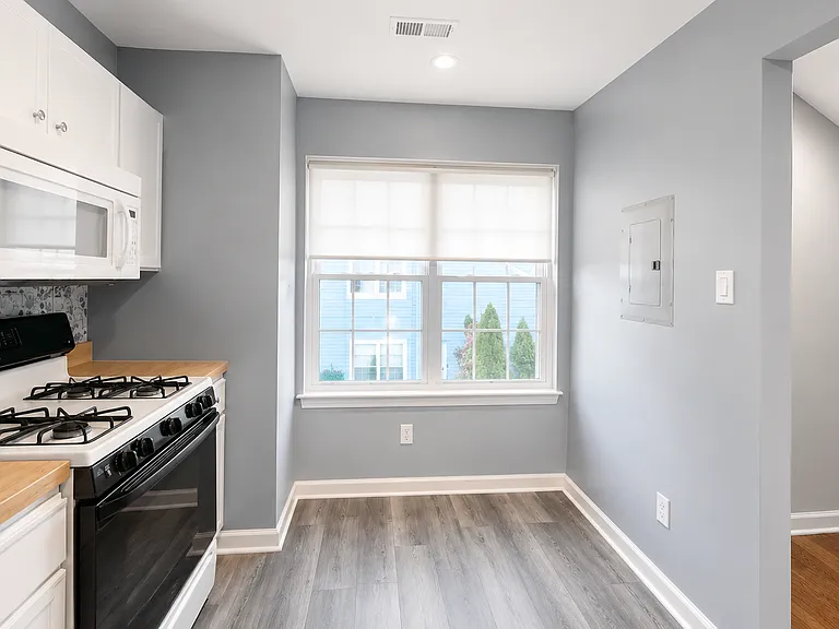 440 Atlanta Ct — Photo 9