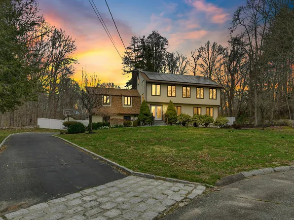 28 Blackberry Road, Trumbull, CT 06611