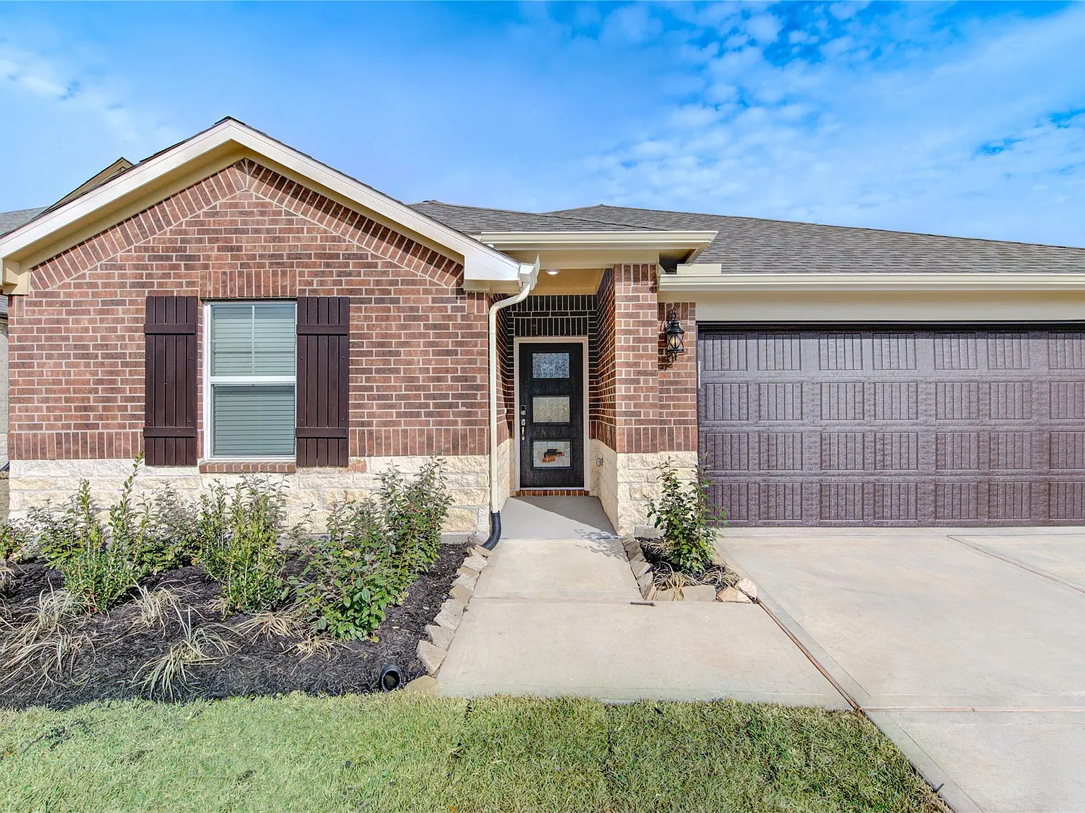 4 bed, 3.0 bath, 2067 sqft, $2,695 — Photo 2