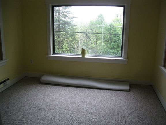 3rd image of 9 Oak Dr