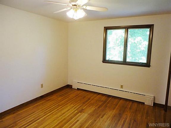 4th image of 7852 Hywood Dr