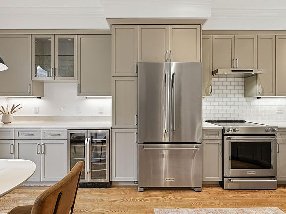 4th image of 30 Innisfree Dr