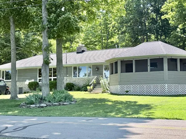 1036 W Lakeshore Dr, Kelleys Island, OH 43438