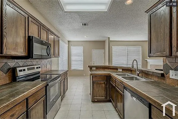 8301 Orleans Ln — Photo 2