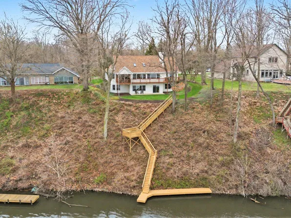 9895 Lakeview Dr, Berrien Springs, MI 49103