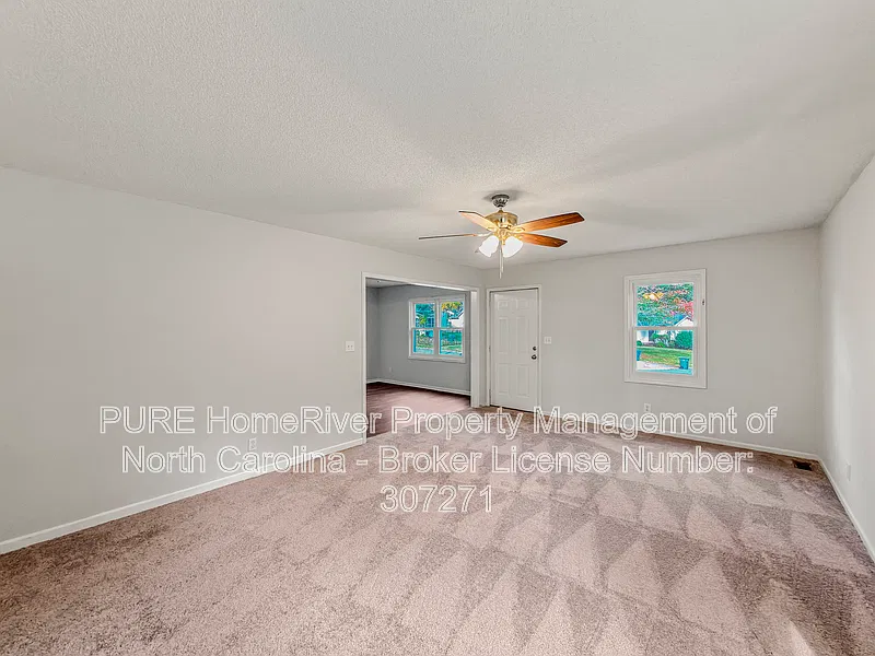 3 bed, 2.0 bath, 1261 sqft, $1,595 — Photo 2
