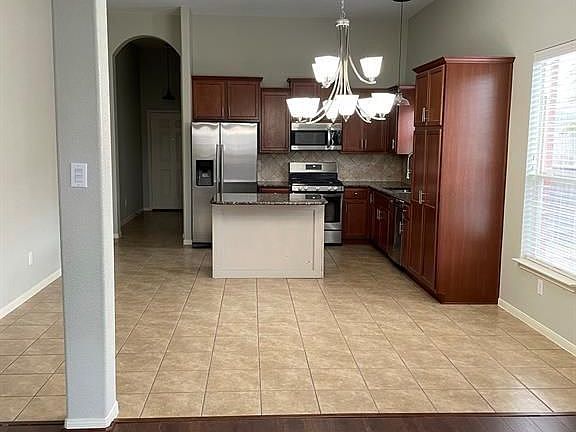 4th image of 506 Glenwood Ridge Dr