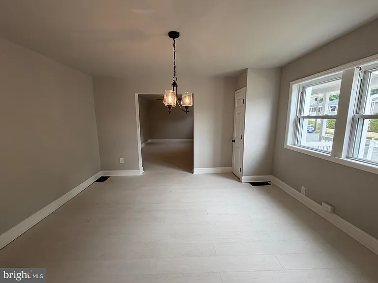 124 Robbins Ave #B — Photo 9