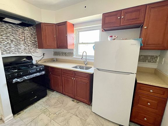 3rd image of 921 Duncan St Floor 2
