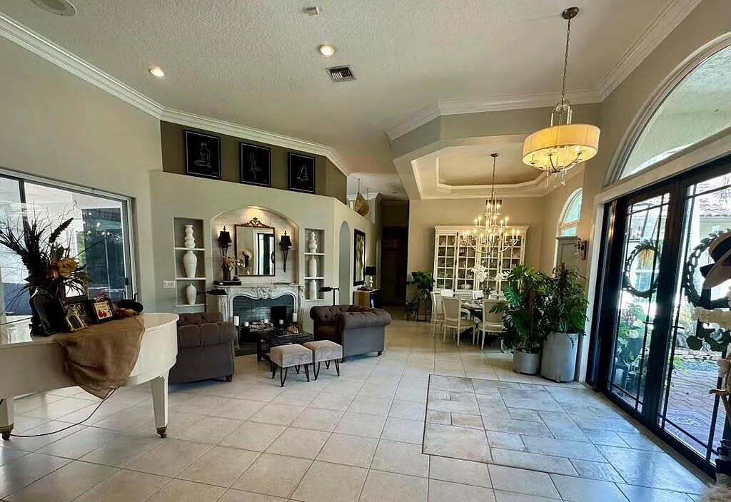 6 bed, 5.0 bath, 4100 sqft, $19,500 — Photo 4
