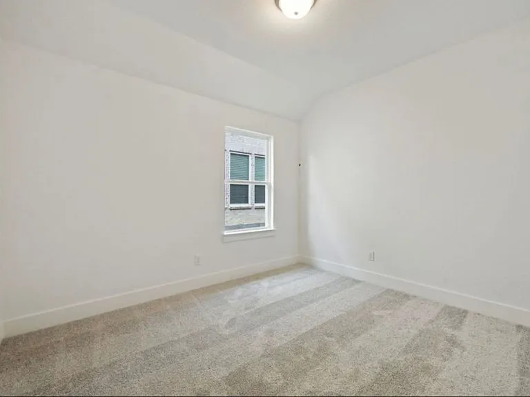 3832 Pennington Ave — Photo 4