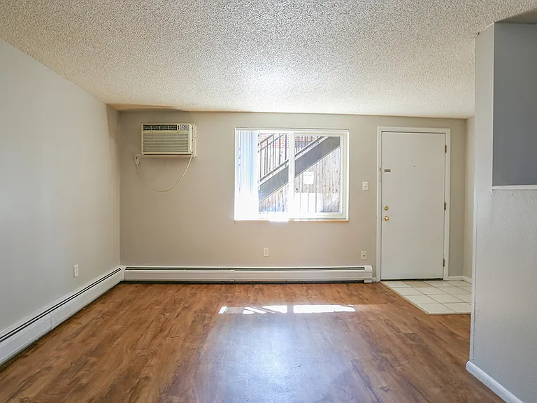 136 N Washington St — Photo 19