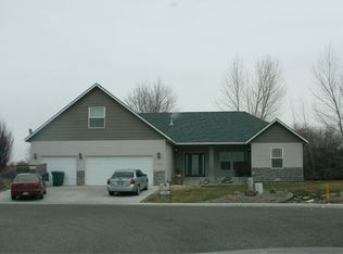 1126 Reo Dr, Zillah, WA 98953