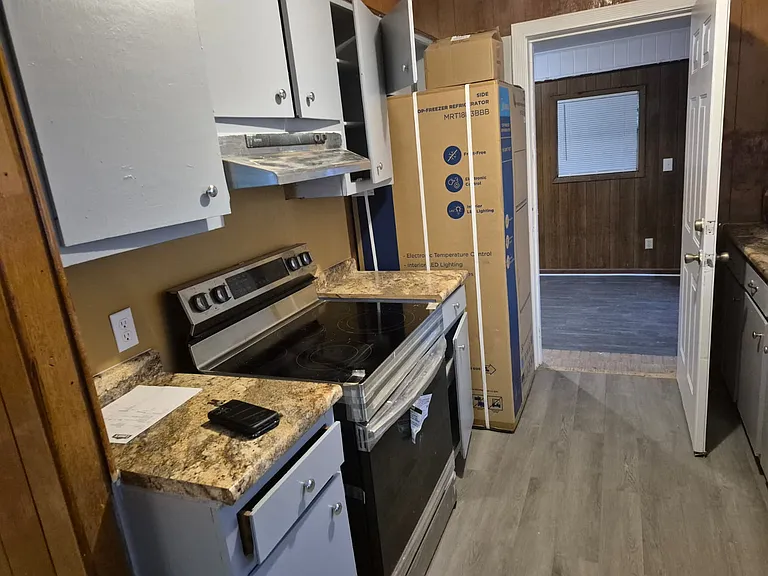 Kitchen w. Gas Range