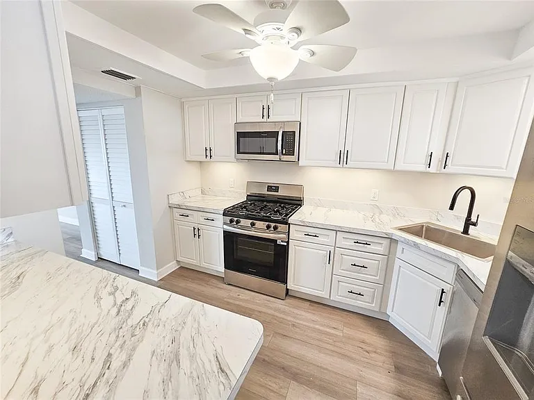 5900 Shore Blvd S #101 — Photo 4