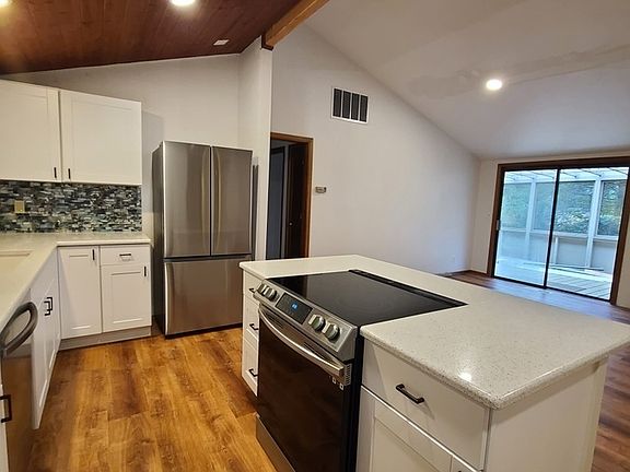 5th image of 175 SW The Pines Dr