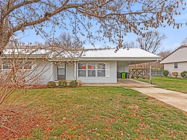 809 Cimmarron Trl, Belton, MO 64012
