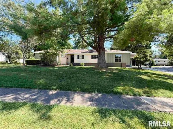 507 W Grand Ave, Carterville, IL 62918