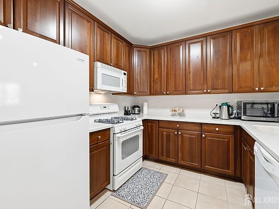 2nd image of 540 Cranbury Rd APT 107