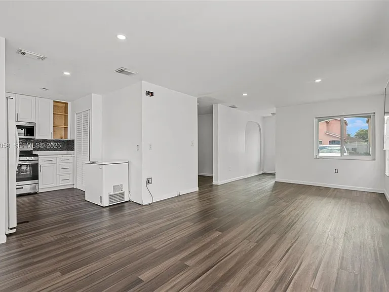 13990 SW 160th Ter — Photo 8