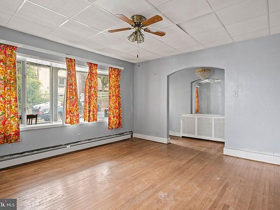3rd image of 826 Race St