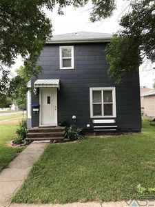 121 S Blanche Ave, Madison, SD, 57042