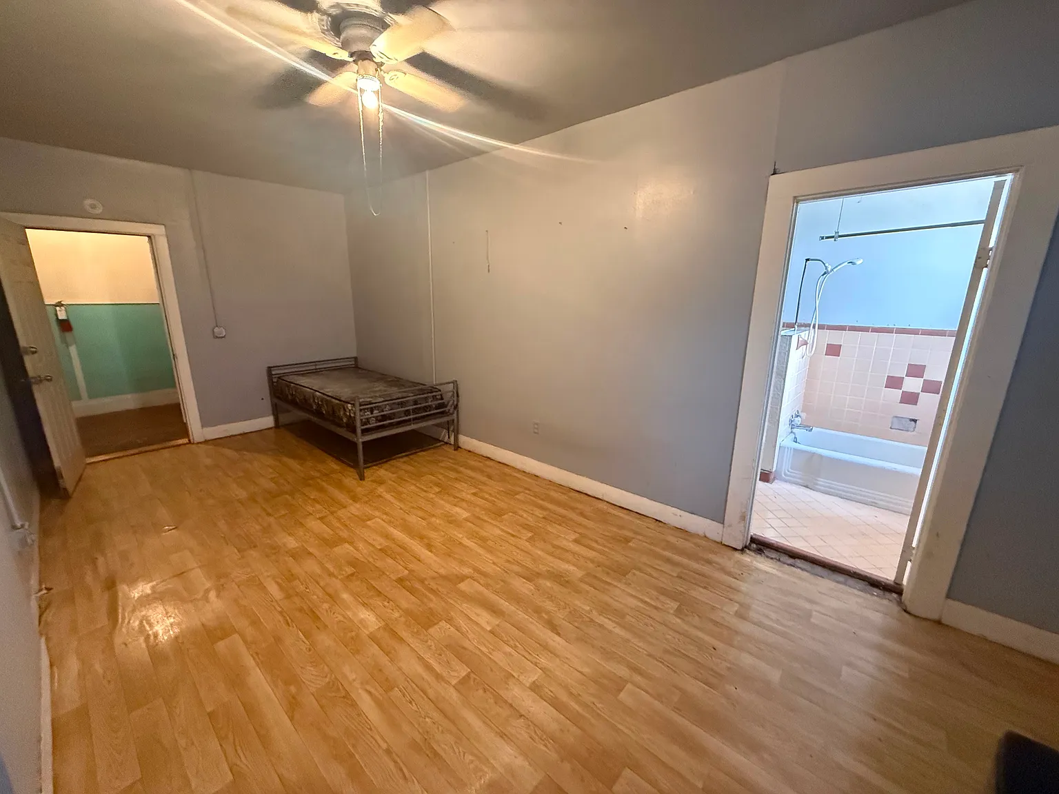 Studio, $595 — Photo 4