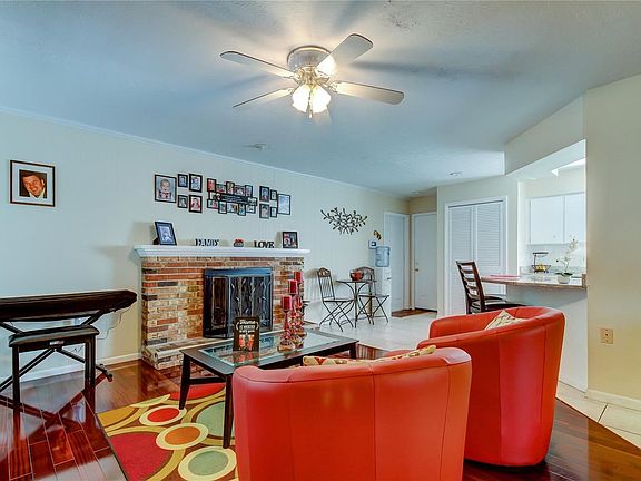 3rd image of 14604 Brentwood Pl
