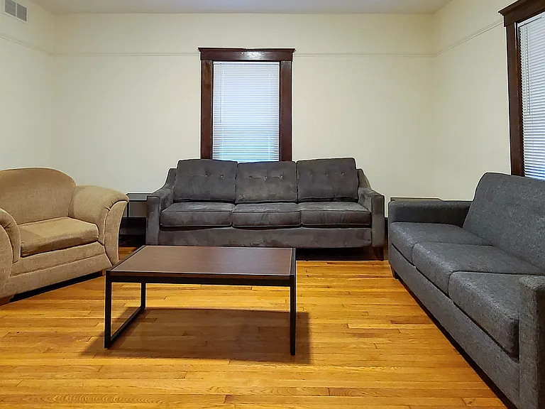 1319 Forest Ct — Photo 6
