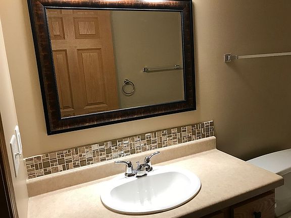 Main bathroom 