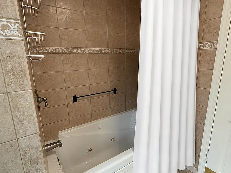 402 Whitney Ave — Photo 13