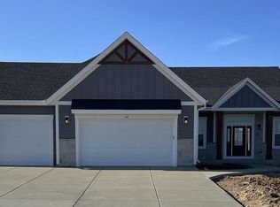 395 Sandstone St, Slinger, WI 53086