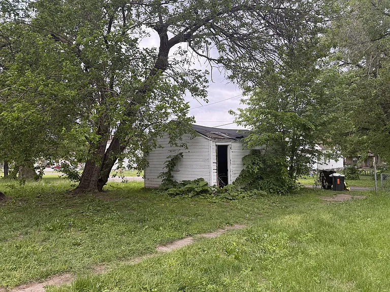 1829 W Butler St — Photo 6