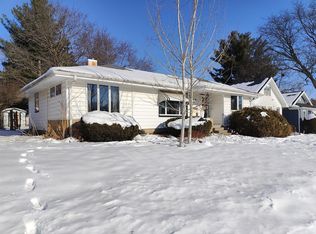 1424 W American St, Freeport, IL 61032