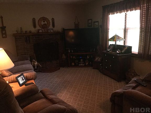 4th image of 390 Rosemont Dr