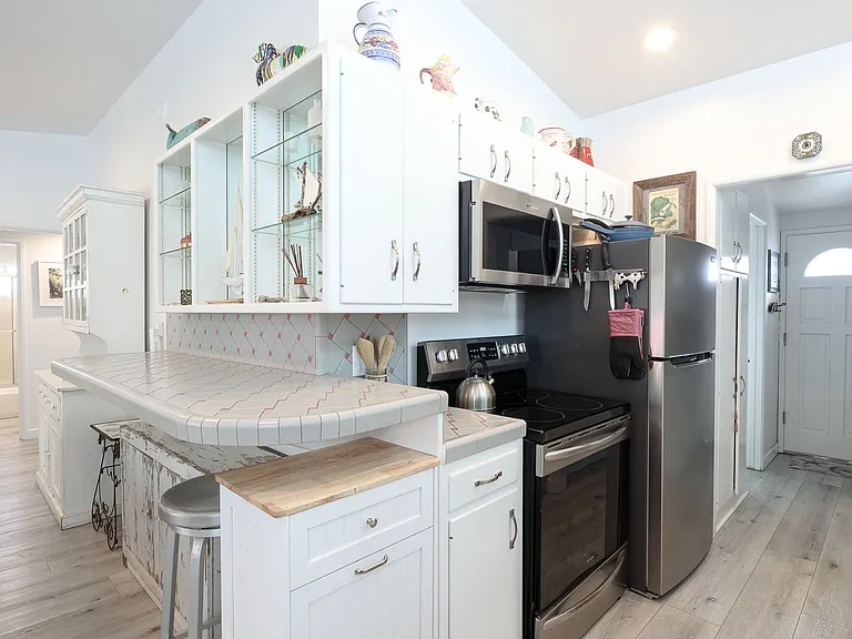 1089 Belfast Ln — Photo 6