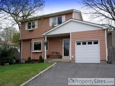 53 Seaman Neck Rd, Dix Hills, NY, 11746