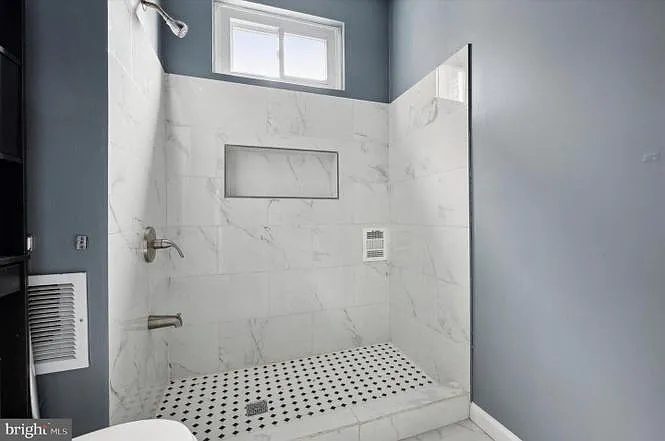 2244 N Carlisle St — Photo 2