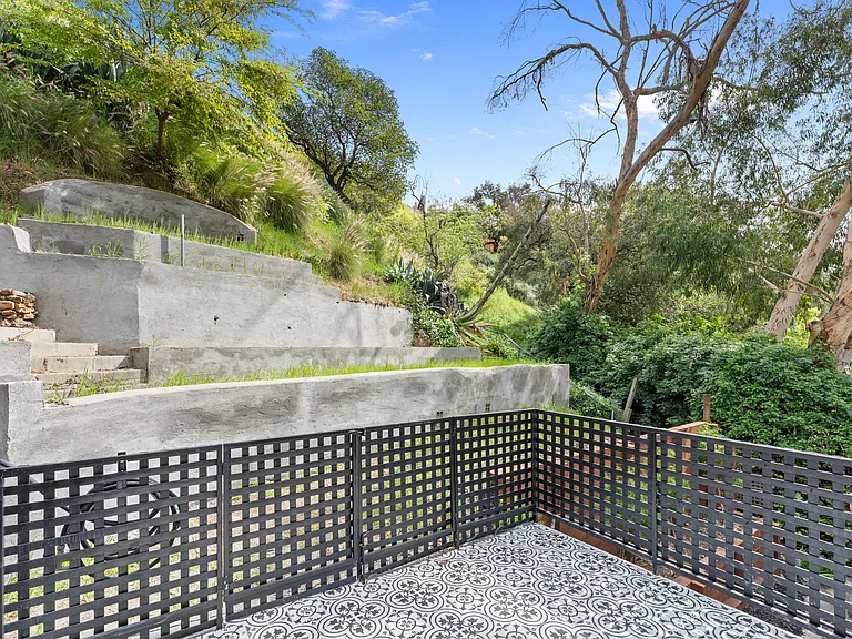 1800 Benedict Canyon Dr — Photo 25
