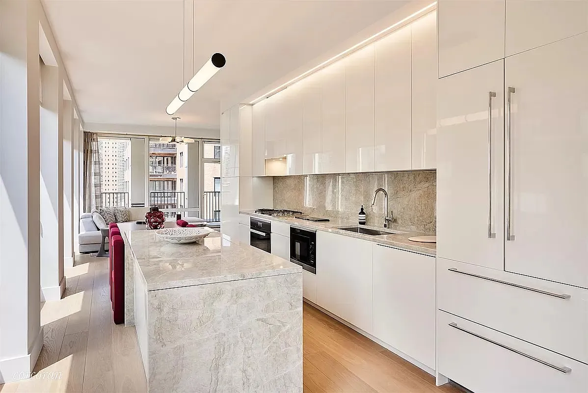 15 West 61st Street — Photo 2