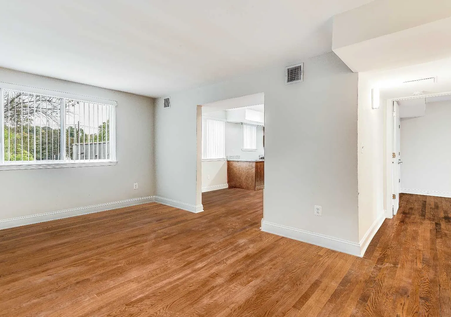 Parkview Manor — Photo 1