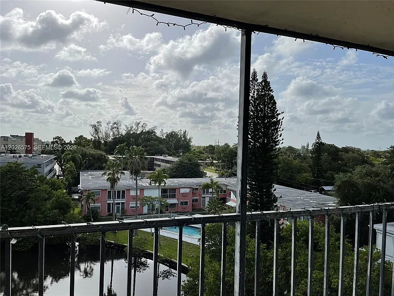 12590 NE 16th Ave #610 — Photo 33