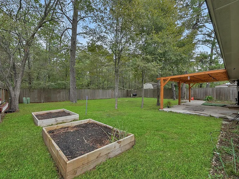 16858 Gleneagle Dr N — Photo 28