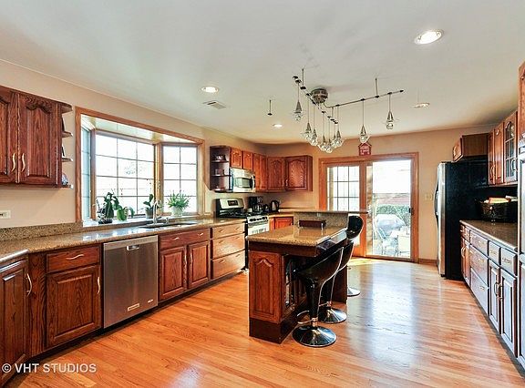 5th image of 4054 W Rosemont Ave