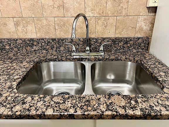 4th image of 2206 Heather Ln #108