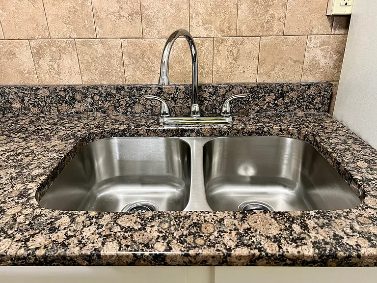 Heather House Apartments — Photo 16