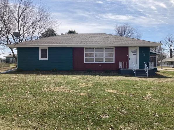 1102 E 2nd St, Vinton, IA 52349