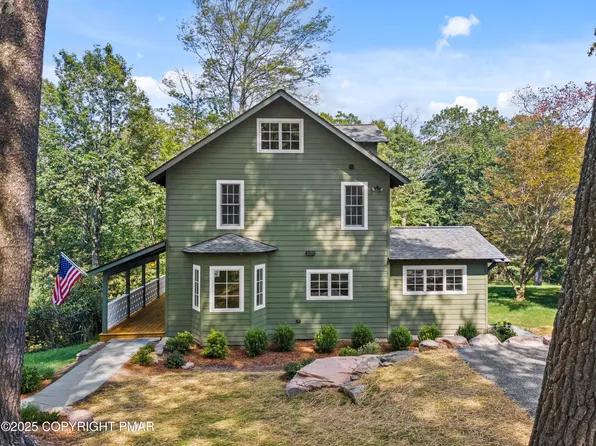 136 Falls Dr, Buck Hill Falls, PA 18323
