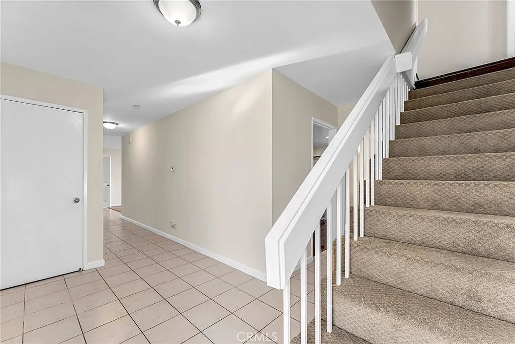 5 bed, 2.5 bath, 2517 sqft, $6,500 — Photo 4