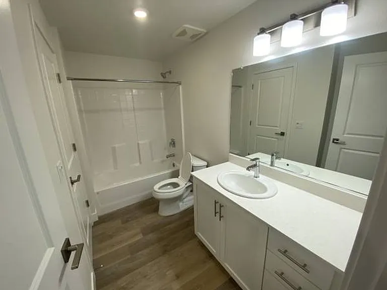 Twin Creeks Apartments — Photo 37